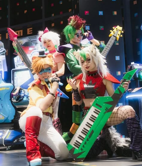 Fnaf Group Cosplay, Glamrock Roxy Cosplay, Cosplay Ideas Fnaf, Roxy Cosplay Fnaf, Group Cosplay Ideas For 4, Glam Rock Chica Fnaf Cosplay, Monty Gator Cosplay, Fnaf Sb Cosplay, Fnaf Security Breach Cosplay