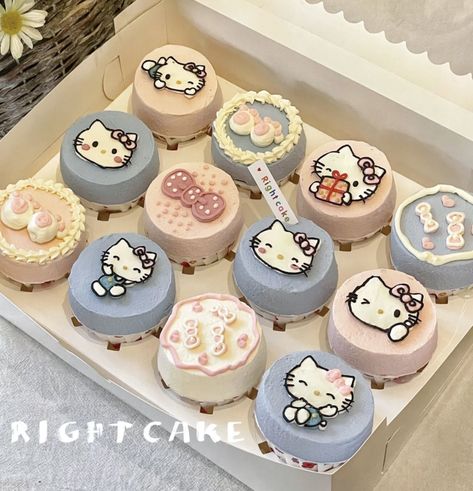 Summer Birthday Cake, Kitty Cupcakes, Coquette Birthday, Hello Kitty Birthday Party, Hello Kitty Cupcakes, Cute Baking, Hello Kitty Cake, Cupcake Designs, Hello Kitty Birthday