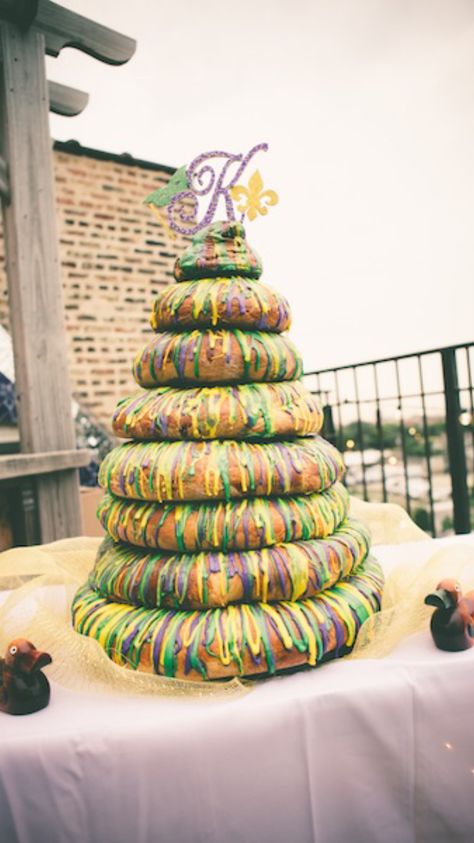 King cake Mardi Gras Wedding Cake, Mini King Cakes, Mardi Gras Cake, King Cakes, Mardi Gras Wedding, Nola Wedding, British Baking, Cake Wedding, Cakes Wedding