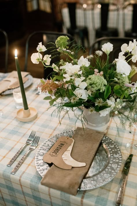 Stockyard Station made for the perfect venue for this Texas style, western themed wedding. White and wildflower inspired florals by Remi and Gold Floral transported quests to an upscale country-western celebration photographed by Peyton Rainey Photography. - XO Moreau - Unique Wedding Planner Western Wedding Place Settings, Western Tablescape, Texas Rehearsal Dinner, Western Rehearsal Dinner, Western Table Decorations, Dinner Table Set Up, Western Wedding Decorations, Country Dinner, Cowboy Theme Party