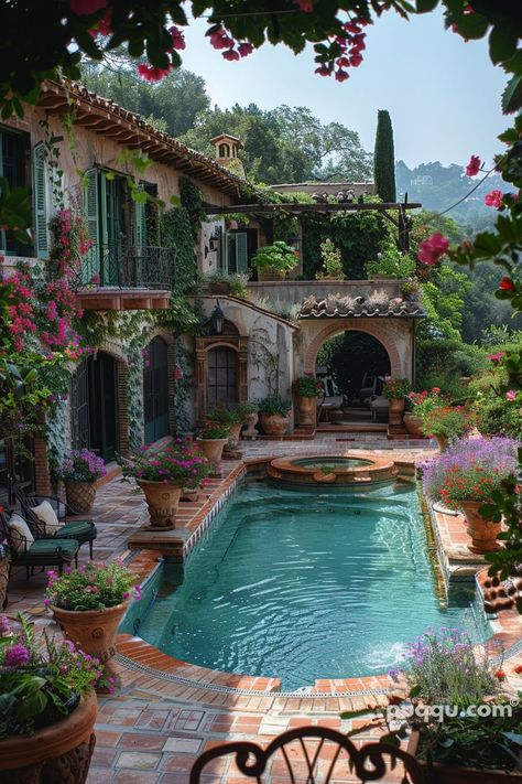 Outdoor Tuscan Patio: Bringing the Charm of Tuscany to Your Backyard - Puqqu Italian Style Backyard, Tuscan Backyard Ideas, Italian Backyard Ideas, Tuscan Backyard, Italian Backyard, Tuscany Style Home, Tuscany Garden, Tuscan Patio, Mediterranean Backyard