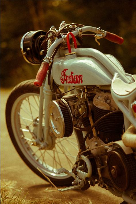 Amazing vintage Indian motorcycle #motorcycle #motorbike #motorcycles #motorsportphotography Vintage Indian Motorcycles, Motos Vintage, Motos Harley, Old Motorcycles, Old Bikes, Sepeda Motor, Cool Motorcycles, Indian Motorcycle, Triumph Motorcycles