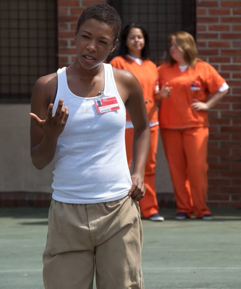 Soso & Poussey Were #CoupleGoals On Orange Is The New Black #refinery29 https://www.refinery29.com/en-us/2017/02/142217/oitnb-soso-poussey-couple-goals Soso And Poussey, Oitnb Characters, Oitnb Taystee And Poussey, Oitnb Poussey Washington, Judy King, Poussey Washington, Nichols Orange Is The New Black, Poussey Orange Is The New Black, Kimiko Glenn