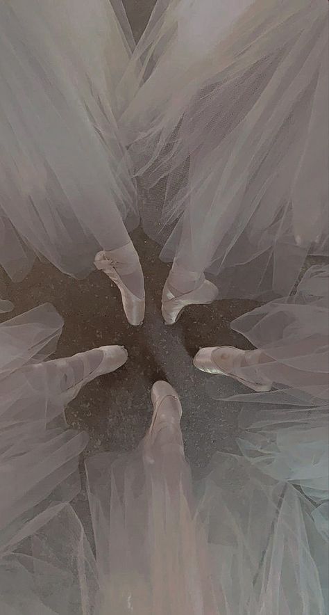 Ballerina Wallpaper, Ballet Wallpaper, Dance Wallpaper, Swan Lake Ballet, Billy Elliot, Ballet Beauty, Dance Dreams, Ballet Inspiration, Ballet Photos