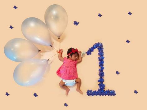 1st Month Birthday Ideas, 1st Month Baby Photoshoot, 1 St Month Baby Photo Shoot, 1 Month Baby Picture Ideas, Creative Monthly Baby Photos, Monthly Photoshoot, Newborn Quotes, Baby Photography Poses, Baby Birthday Photoshoot