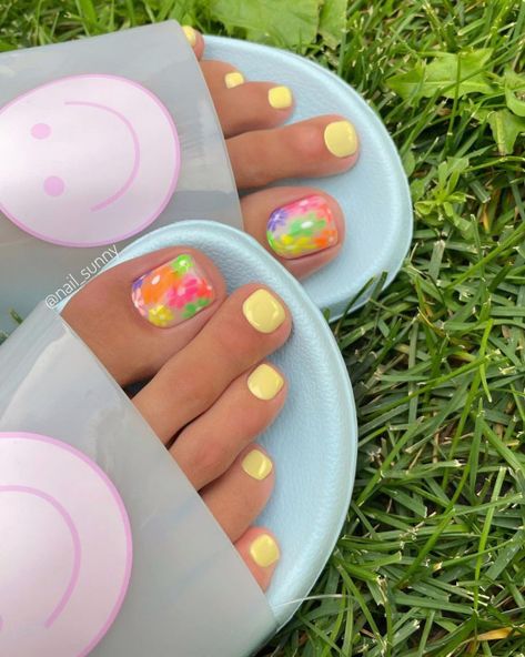 7. Flower & Pastel Yellow Pedicure Most of us have more attention to our fingertips, and forget about our toes. Your fingernails shouldn’t get... Yellow Pedicure, Flower Pedicure Designs, Flower Pedicure, Trendy Pedicure, Simple Toe Nails, Flower Pastel, Pedicure Designs Toenails, Summer Pedicure, Pedicure Nail Designs