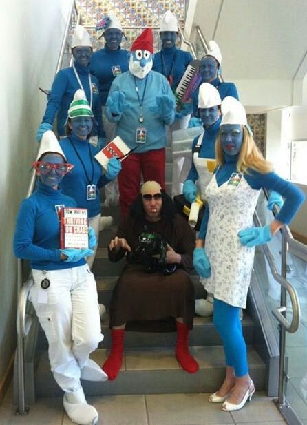 5 Person Halloween Costume, Smurf Costume, Funny Group Costumes, Funny Group Halloween Costumes, Office Halloween Costumes, Halloween Costumes For Work, Cute Group Halloween Costumes, Matching Halloween Costumes, Trio Halloween Costumes