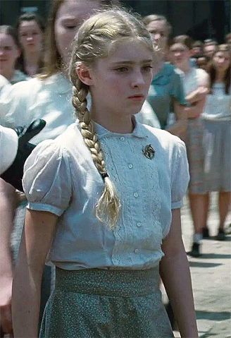 Primrose Everdeen Primrose Everdeen, Willow Shields, Hunger Games 2012, Johanna Mason, Hunger Games Characters, Hunger Games Movies, Finnick Odair, Hunger Games 3, Hunger Games Series