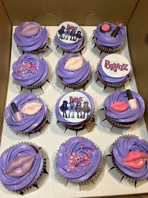 Bratz Party Theme Adults, Bratz Birthday Decorations, Bratz Party Treats, Bratz Theme Cake, Bratz Birthday Party Ideas Cakes, Bratz 21st Birthday Party, Bratz Cupcakes, Bratz Themed Birthday Party Decorations, Bratz Baby Shower Ideas