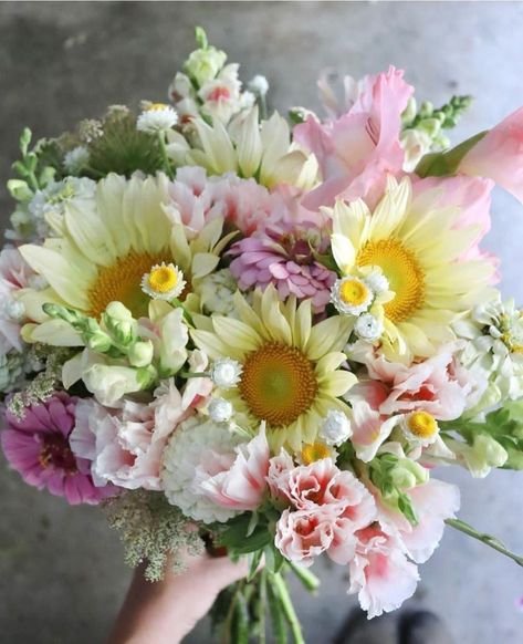 Floret Bouquet, Market Bouquets Fresh Flowers, Cut Flower Bouquet Ideas, Farm Bouquet, Bouquet Recipes, Cut Flower Bouquet, Gladiolus Bouquet, Farmers Market Flowers, Bouquet Recipe