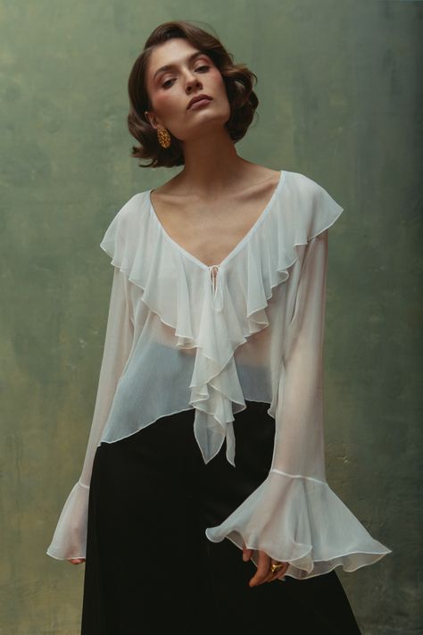 Ruffle Blouse Outfit, White Flowy Shirt, Air Touch, Women's Dresses Casual, Flowy Shirts, Blouse With Bell Sleeves, White Ruffle Blouse, Romantic Blouses, Pantone Colors