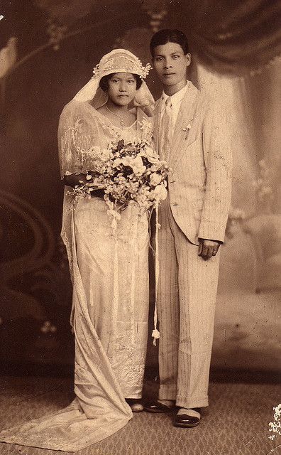 old filipino couple Vintage Wedding Pictures, Old Wedding Photos, Antique Wedding Dresses, Filipino Wedding, Vintage Wedding Photos, Vintage Black Glamour, Wedding Gowns Vintage, Vintage Bride, Vintage Portraits