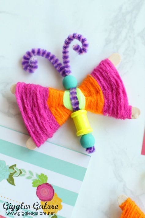 Create colorful, fun and easy DIY butterfly yarn magnets that are not only a work of art themselves, but a fun craft you can make with the kids. Easy Diy Butterfly, Yarn Crafts For Kids, Room Decor Crafts, Home Decor Diy Crafts, String Crafts, Diy Butterfly, Butterfly Crafts, Thanksgiving Kids, Crafts For Kids To Make