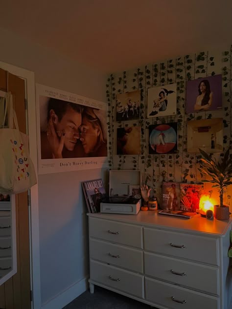 Subtle Harry Styles Room Decor, Aesthetic Harry Styles Room, Room Ideas Aesthetic Harry Styles, Harry Core Bedroom, Diy Harry Styles Decor, Harry Styles Coded Bedroom, Harry Styles Themed Bedroom, Harry Styles Inspired Room Decor, Harrie Room Aesthetic