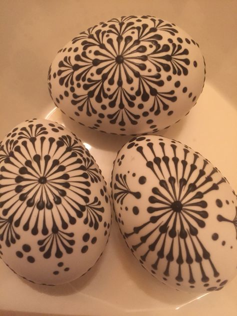 Pin Drop Duck Eggs Polish Easter, Egg Shell Art, Easter Egg Art, Carved Eggs, Easter Egg Pattern, Decorated Eggs, Duck Eggs, Pysanky Eggs, Ukrainian Easter Eggs