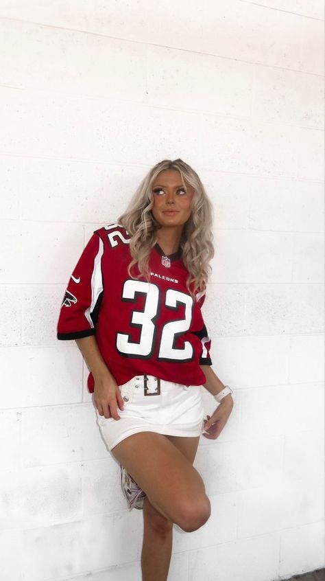 Falcons Game Day Outfit, Football Games Aesthetic, Outfits For Football Games, Friday Night Lights Aesthetic, Aesthetic Atlanta, Aesthetic Jersey, Jordan Year, Outfit Jersey, Jersey Outfits