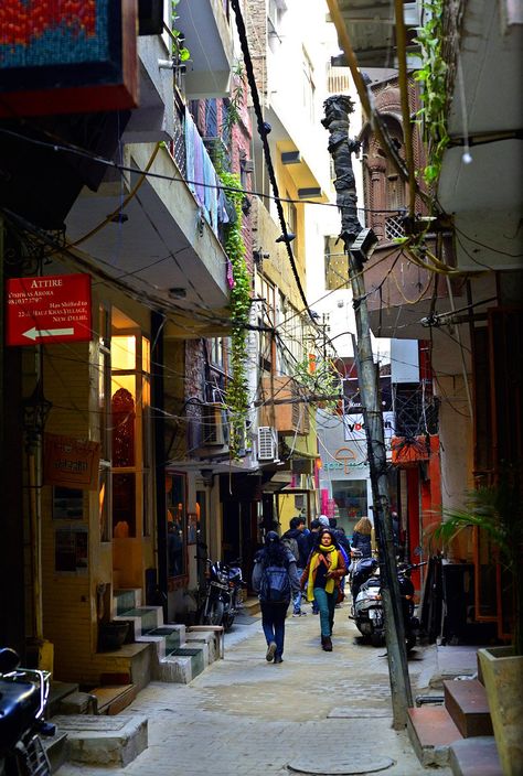 Hauz Khas (Delhi) is a maze of narrow lanes and alleys. 1 Point Perspective Interior, Delhi Instagram Story, Delhi Aesthetic, Hauz Khas Village, Places To Visit In Delhi, Hauz Khas, 1 Point Perspective, India Places, Desi Things