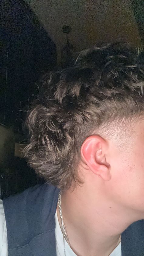 #mullet #modernmullet #aesthetic #fashion #tiktok #haircuts Tiktok Haircuts, Mulette Haircut, Short Modern Mullet, Fashion Tiktok, Modern Mullet, Aesthetic Fashion, Hair Cuts, Pins, Quick Saves