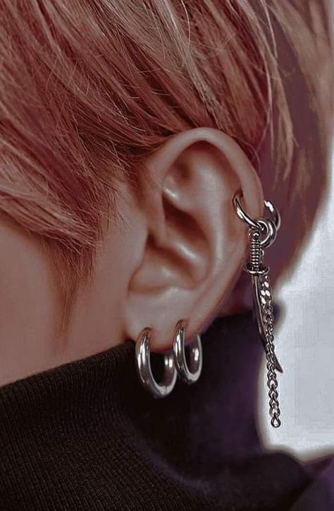 Yeonjun Piercing Ear, Yeonjun Piercing, Yeonjun Earrings, Txt Concept Photos, Aesthetic Yeonjun, Yeonjun Aesthetic, Kpop Earrings, Men's Piercings, Piercings Ear