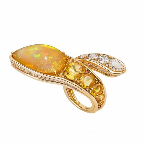 Quickly establishing themselves as one of the world’s most sought-after gemstones, prepare to be seduced by the magnificence of Ethiopian Wello opals. High Jewelry Bracelet, Ethiopian Opal Jewelry, Unusual Engagement Rings, Ethiopian Opal Ring, Snake Jewelry, Luxury Jewellery, White Gold Set, Emerald Pendant, Unique Wedding Bands