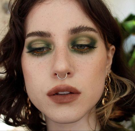 Green And Brown Makeup Looks, Green And Brown Makeup, Brown Lipstick Looks, Tofurky Roast, Green Eyeliner Looks, Green Eyeliner Makeup, Make Up Green Eyes, Green Eyeshadow Looks, Green Make Up