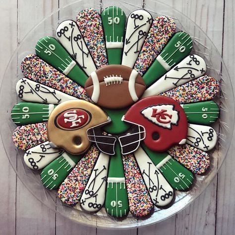 Football Team Cookies, Eagles Cookies, Superbowl Cookies, Cookies Football, Football Sugar Cookies, Super Bowl Cookies, Cookie Platters, Sports Cookies, Football Cookies