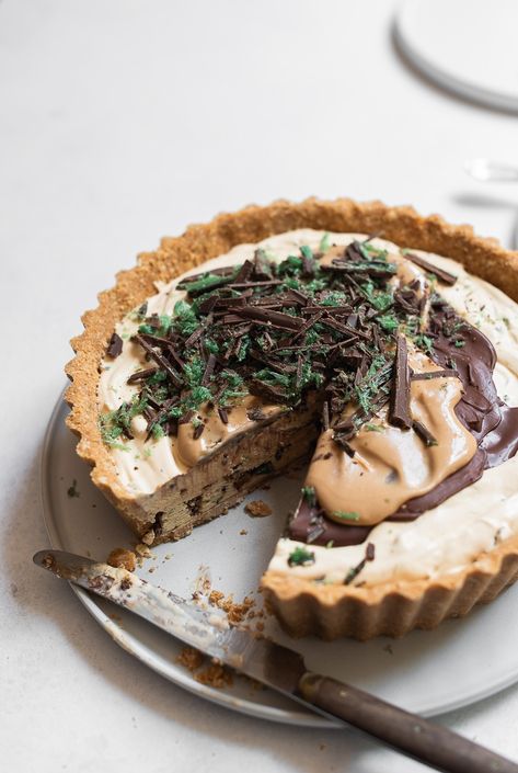 Delicious recipes for Father's Day | Bibbyskithchen recipes Bibbyskitchen Recipes, Instant Pudding Pie, Holiday Pudding, Peppermint Crisp Tart, Showstopper Dessert, Christmas Dessert Recipes, Best Summer Desserts, Peppermint Crisp, Caramel Treats