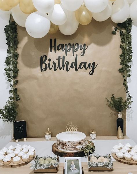 Neutral Tones Birthday Party, Minimalist Birthday Decor Simple, Ideas Cumpleaños Mujer, Small Birthday Decorations Simple, Simple Birthday Decor, Rustic First Birthday, Home Decor Tips And Tricks, Decor Tips And Tricks, Surprise Birthday Decorations