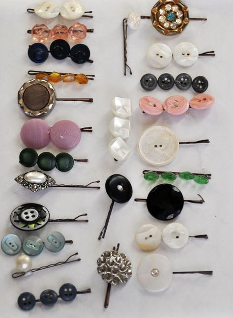 vintage button bobby pins012 Diy Vintage Accessories, Button Hair Accessories, Button Diy Crafts, Vintage Button Jewelry, Button Hair Clips, Button Barrettes, Diy Bobby Pins, Crafts With Buttons, Buttons Crafts Diy