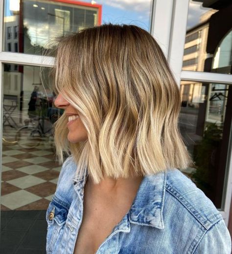 Short Hairstyle Women Blonde Balayage, Blonde Ombré Bob, Blonde Partial Highlights Short Hair, Light Blonde Hair With Money Piece, Short Blonde Balayage Dark Roots, Dirty Blonde Short Hair, Lived In Blonde Bob, Dirty Blonde Bob, Blonde Ombre Lob