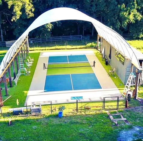 Outdoor Badminton Court, Beautiful Pickleball Courts, Luxury Pickleball Court, Outdoor Pickleball Court, Pickle Ball Courts, Kids Play Yard, Campus Landscape Design, Outdoor Sports Court, Barn Pool