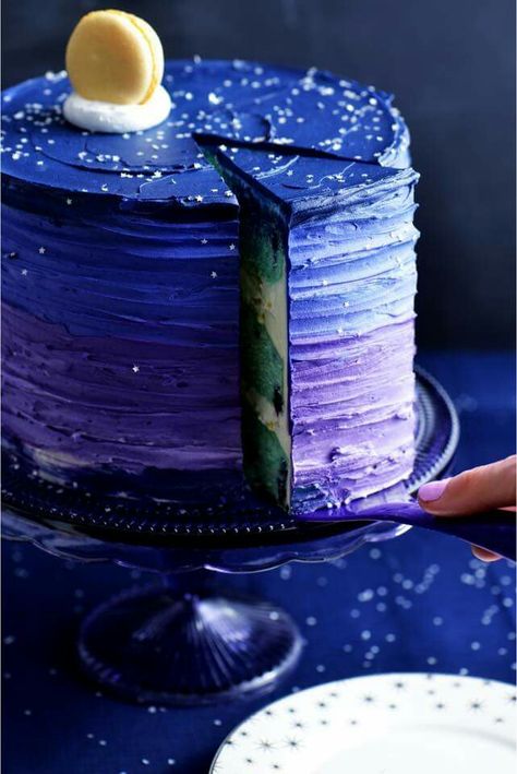 Blue Moon Dream Cake Avatar Birthday Cakes, Avatar Cake Ideas, Blue Moon Cake, Avatar Cake, Mirror Cakes, Avatar Birthday, Tomorrowland Party, Purple Cake, Galaxy Cake