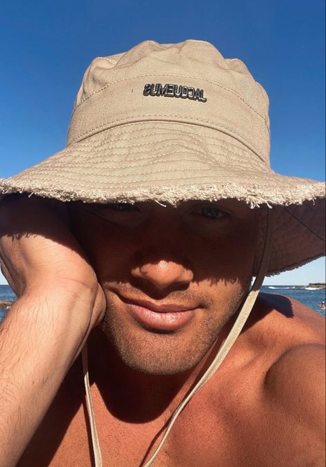 Beach Hat Men, Beach Pictures Men, Mens Beach Hats, Morocco Trip, Beach Bucket Hat, Surfer Boy, Interesting Outfits, Boys Summer Outfits, Model Poses Photography