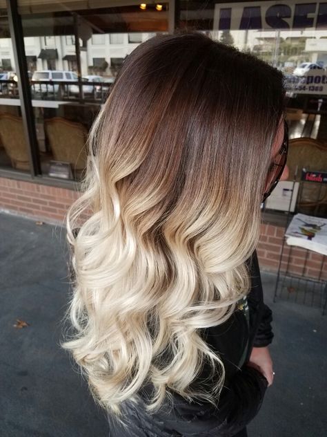 Platinum Blonde With Brown Roots, Brown Roots With Platinum Blonde Hair, Platinum Roots Black Ends, Brown To Platinum Blonde Ombre, Platinum To Black Ombre, Platinum Blonde Ombre, Hair Blond, Blonde Ends, Baylage Hair