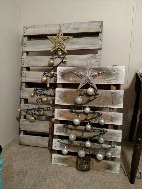 Small Pallet Christmas Ideas, Pallet Christmas Signs, Pallet Christmas Decorations, Pallette Ideas, Pallet Christmas Trees, Diy Christmas Yard Decorations, Pinterest Christmas Crafts, Christmas Pallet, Pallet Tree