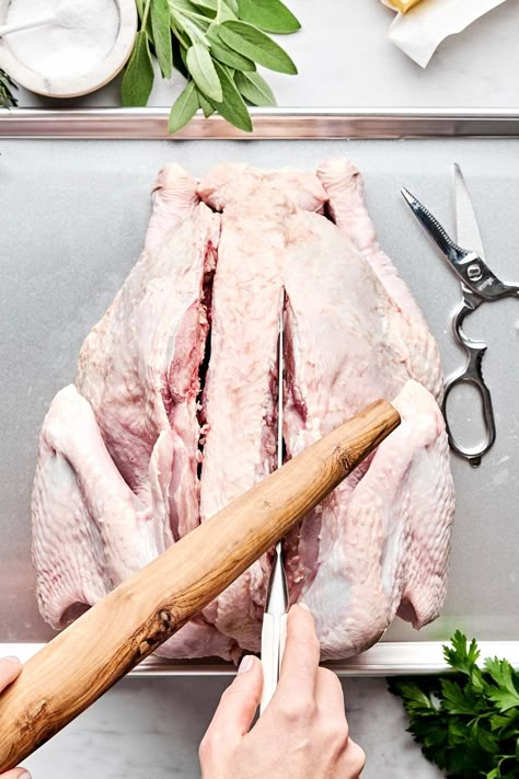 Tired of bland, dry turkey ruining Thanksgiving dinner? Learning How to Spatchcock a Turkey is the miracle you've been waiting for! By laying flat (butterflied), a spatchcock turkey cooks evenly, giving you the juiciest, most flavorful turkey ever—all with less effort & half the cooking time of a traditional oven-roasted bird. Get ready for your best holiday dinner yet! #spatchcockturkey #howtospatchcock #turkeyrecipes #roastturkeyrecipes #thanksgiving #thanksgivingturkey #thanksgivingrecipes Food For Company, Spatchcock Turkey Recipe, Basting A Turkey, Spatchcock Turkey, Perfect Roast Turkey, Food Chicken Recipes, Turkey Seasoning, Thanksgiving Friends, Roast Turkey Recipes