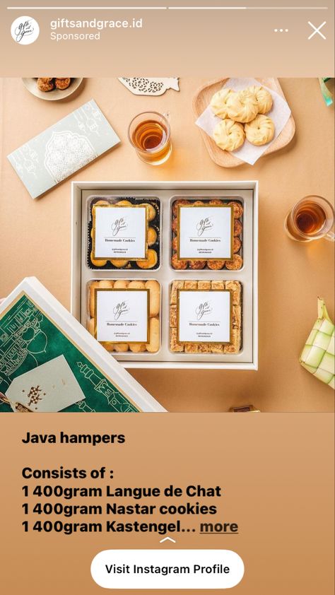 Kuih Raya Photography, Hampers Lebaran Cookies, Raya Packaging, Cookies Hampers, Hampers Kue Kering, Hampers Cookies, Hampers Ramadhan, Hampers Packaging, Kraft Box Packaging