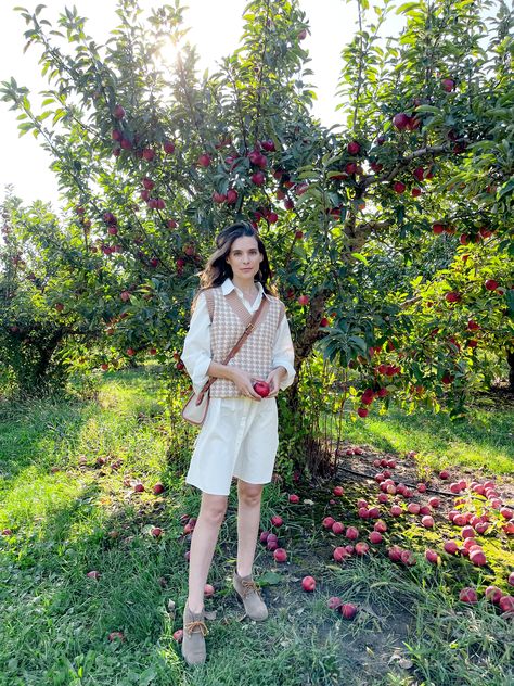 apple picking outfit for fall Apple Picking Outfit Warm Weather, Apple Picking Outfit Summer, Outfit For Warm Weather, Apple Orchard Outfit, Apple Picking Outfit Fall, Apple Picking Outfit, Sweater Vest Outfit, Apple Photo, Outfit For Fall