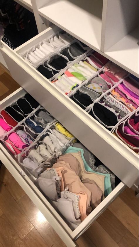 Organized Aesthetic Closet, Organized Closet Aesthetic, Ideas Para Organizar Closet, Closet Inspo Aesthetic, Ideas Para Organizar Cuarto, Drawers Organization, Organize Closet, Closet Organisation, How To Organize Your Closet