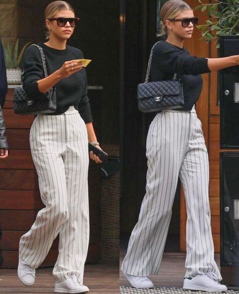 Pantalon Palazzo Outfits, Pin Stripe Pants Outfit, Pinstripe Trousers Outfit, Striped Trousers Outfit, Pinstripe Pants Outfit, Black Trousers Outfit, Stripe Pants Outfit, Trouser Outfit, Pinstripe Pants