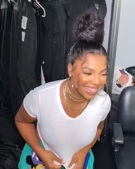 Frontal Ponytail, Black Hair Bun, Hairstyles Wigs, Glueless Lace Front Wigs, Weave Ponytail Hairstyles, Sleek Ponytail Hairstyles, Weave Ponytail, Wigs Glueless, Hair Ponytail Styles