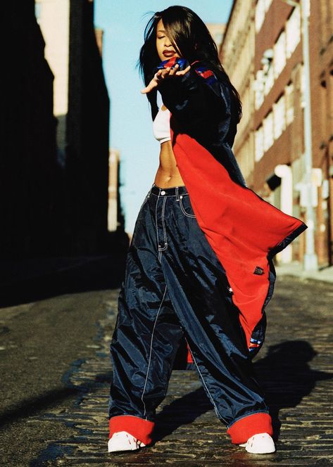 Aaliyah Style 90s, 90s Hip Hop Outfits, Aaliyah Outfits, Aaliyah Aesthetic, Hiphop Girl, 90s Street Style, Aaliyah Pictures, Estilo Cholo, Aaliyah Style