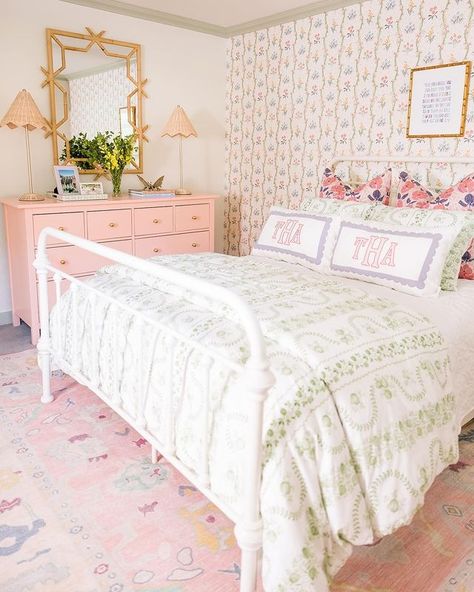 All Posts • Instagram Bedrooms With Color, Girls Bedroom Green, Green Girls Rooms, Dream House Bedroom, Pink Bedroom For Girls, 2024 Ideas, Whimsical Nursery, Big Kids Room, Dream Bedroom Inspiration