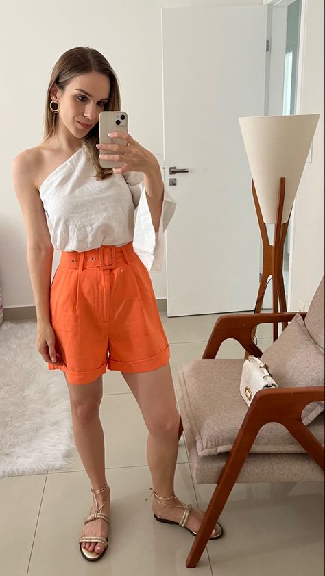 Short Naranja Outfit, Looks Com Short, Looks Jeans, Look Short, Outfit Mujer, Outfits Aesthetic, Look Fashion, Stylish Outfits, Summer Fashion