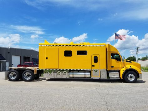 ARI Legacy Custom :: ARI Legacy Sleepers Semi Trucks Interior Custom Big Rigs, Hotshot Trucking, Semi Trucks Interior, Trucks Interior, Vintage Chevy Trucks, Custom Semi Trucks, Motorhome Conversions, Vintage Chevy, Customised Trucks