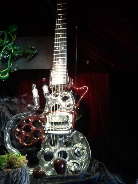 Playable glass guitar bong - You can find all your smoking accessories right here on Santa Monica. #waterpipe #pipe #Teagardins #SmokeShop Glass Guitar, Cool Pipes, Dangerous Minds, Puff Puff, Glass Bong, Glass Pieces, Glass Pipes, Pics Art, Water Pipes