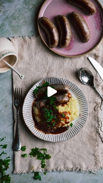 Annie Mae Herring on Instagram: "The rain is utterly hammering it down here in the UK, so naturally I'm turning to cosy warming meals for dinner. 
I've jazzed up the traditional Onion Gravy by giving it a rather boozy amount of red wine. This sauce is utterly luxurious and rich so 

Ingredients 💚 Serves 4-6
8-10High Quality Sausages- Toulouse Style or your personal favourites.

(Sauce)
1 bottle of Red Wine- Malbec or Merlot 
3 Large Red Onions, very finely chopped 
1 Tube Tomato Puree
2 Tbsp Redcurrant Jelly
3 Garlic Cloves
1 Celery Stick
150ml Chicken Stock
2 Tbsp finely chopped Thyme
Squeeze of Lemon Juice
2-3 Tbsp Cold unsalted butter 
Salt and Pepper

(Mash)
7 Large Maris Piper Potatoes, peeled & quartered
5 Tbsp Salted Butter
80g Creme Fraiche
180ml Double or Single Cream
1/2 Tsp Gar Warming Meals, Annie Mae, Meals For Dinner, English Recipes, Tomato Puree, Onion Gravy, Red Onions, English Food, Chicken Stock