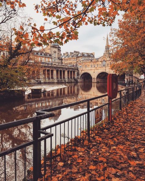 Annalise’s Adventures, Bath 🇬🇧 on Instagram: “Autumn now in full swing! 🍂🍁 . . . . . #bathuk #bathcity #bath #igersbath  #bathlove #cityofbath #visitbath #visitengland #visituk…” Fall Uk Aesthetic, Autumn In England United Kingdom, Bath Uk Aesthetic, Bath England Aesthetic, Autumn In England, Autumn England, Dreamy Locations, September Inspiration, London Autumn