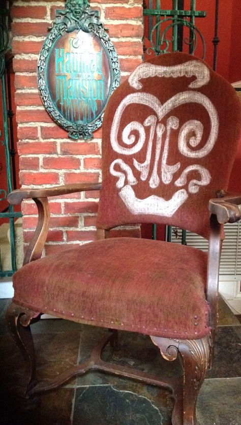 An ode to the Haunted Mansion chair. Haunted Mansion Room, Tomb Sweet Tomb, Mansion Bathroom, Doom Buggy, Haunted Mansion Decor, Mansion Party, Mansion Decor, Mansion Rooms, Haunted Mansion Halloween