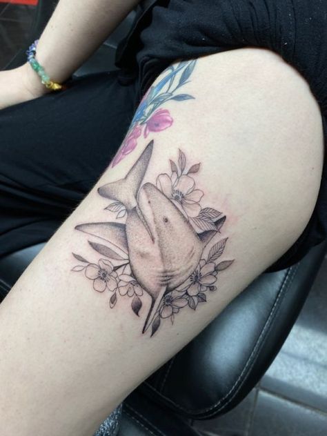 Get ready to dive into the world of shark tattoos and discover their unique symbolism and style. We invite you to learn more about their meaning, as well as choose a design that's right for you. Moutain Tattoos, Shark Tattoo Ideas, Shark Tooth Tattoo, Tooth Tattoo, Shark Drawing, Shark Tattoo, Shark Tattoos, Tattoo Portfolio, Apex Predator